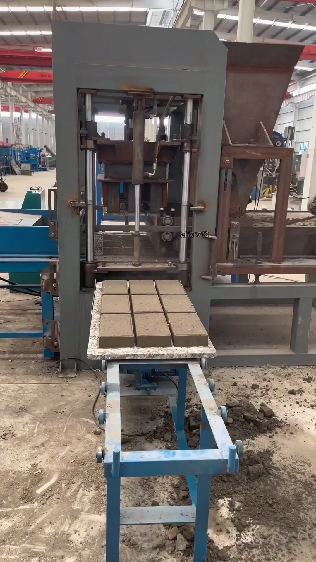 新款5-15全自动面包砖机免烧透水砖机