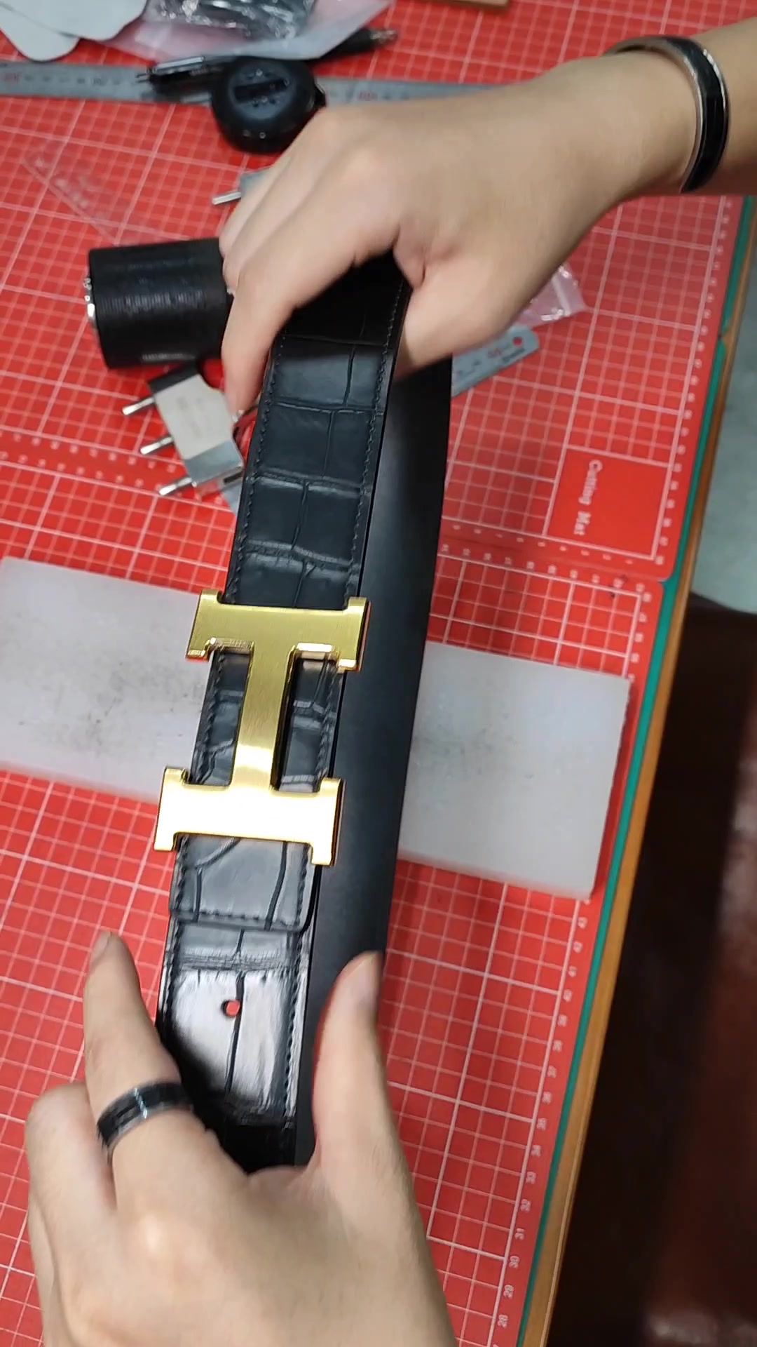 爱马仕配鳄鱼皮腰带效果怎么样!