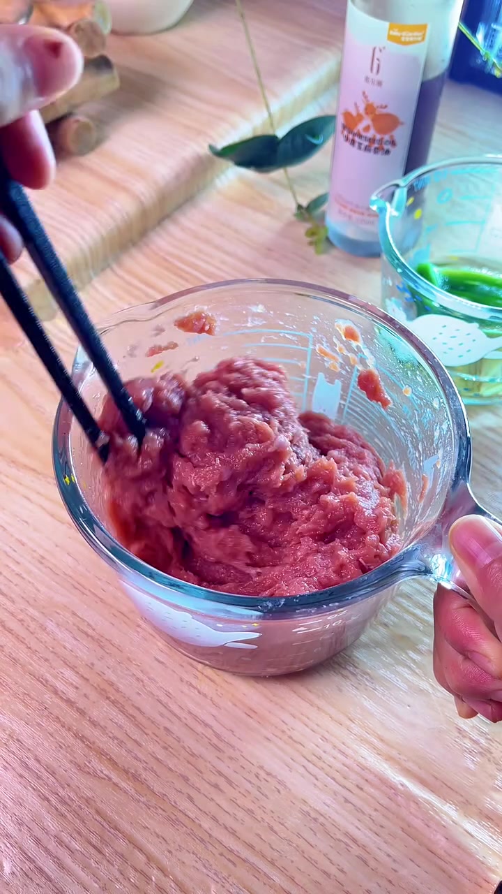 100天不重样的儿童营养餐|鲜肉小馄饨 这样做出来的馄饨鲜嫩多汁又营养,连汤孩子都要喝光光