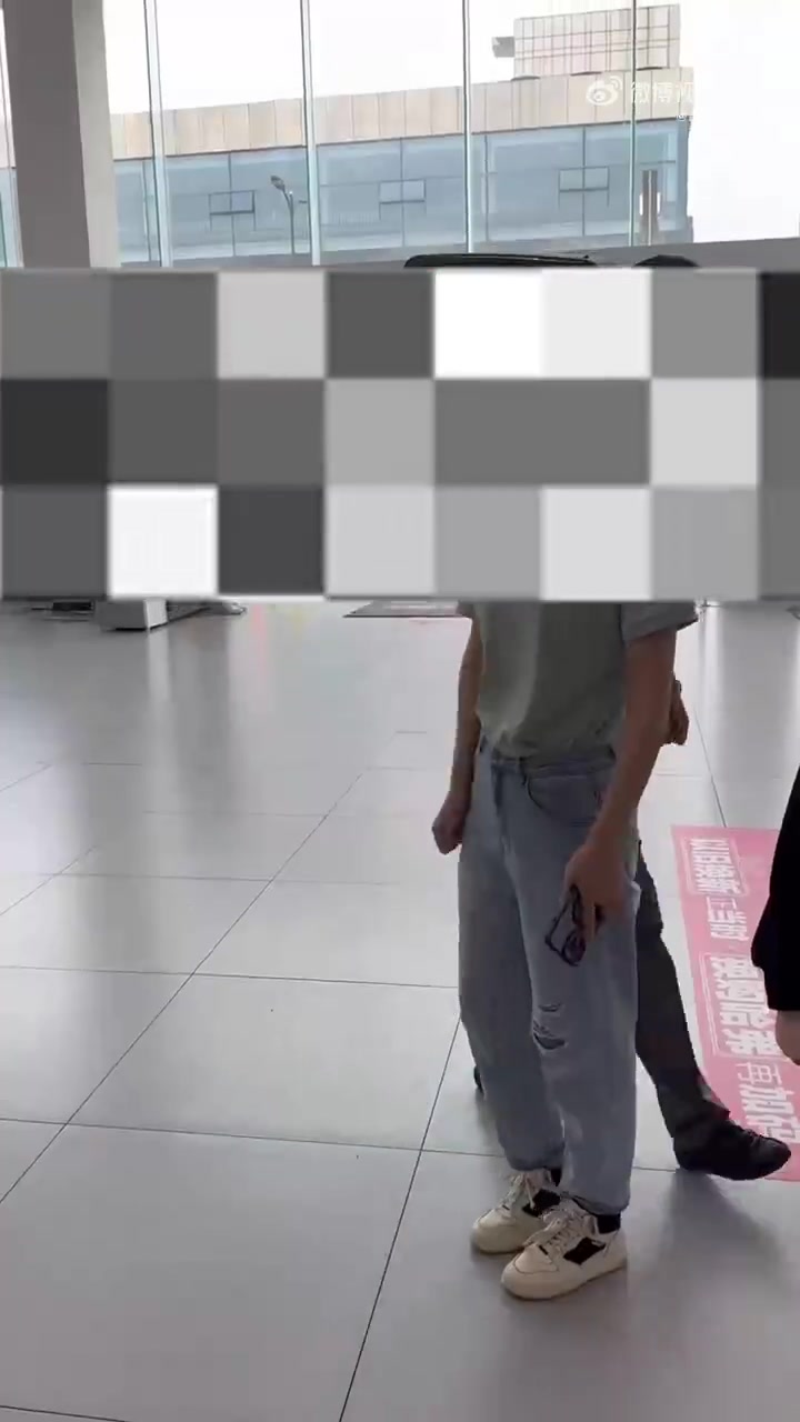 盐城永宁汽车城里的长城哈弗汽车 4S 店 “爆雷” 了!有网友爆料,上个月 19 号在这儿