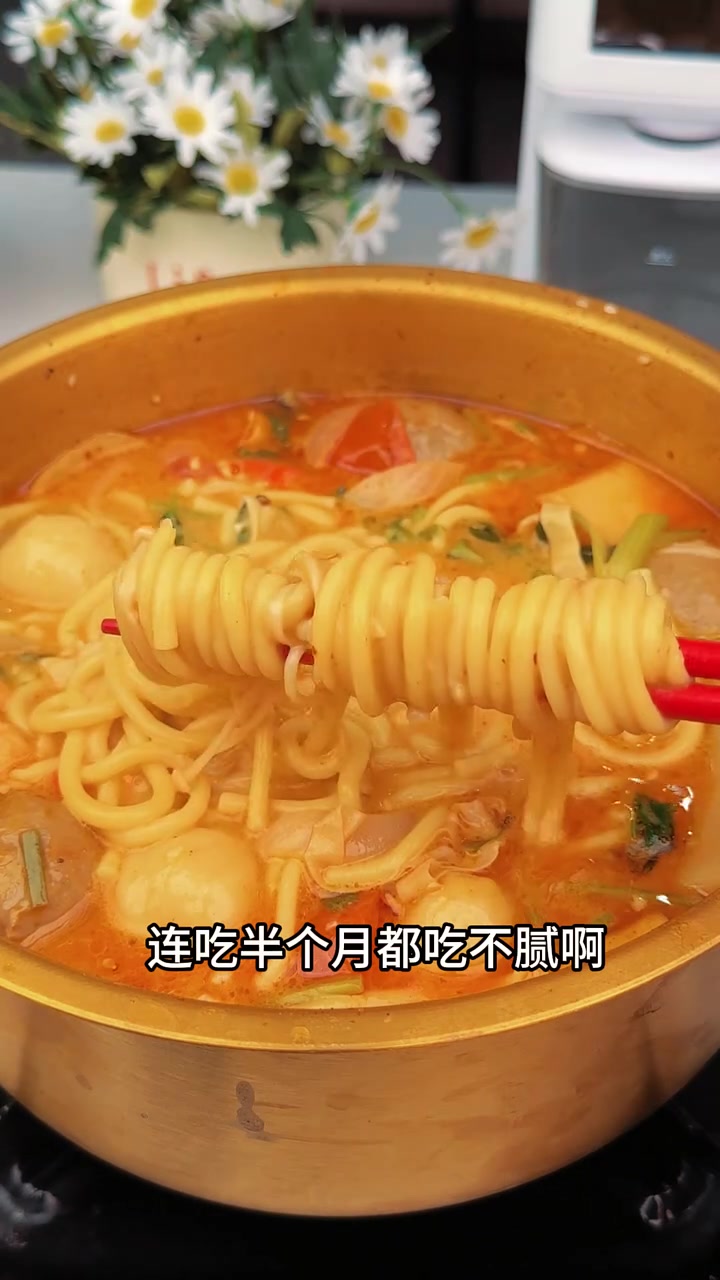 这个东北麻辣烫真的巨香!酱香浓郁麻辣黏糊!宵夜来上一碗也太快乐啦!老式黏糊麻辣烫 老式大碗