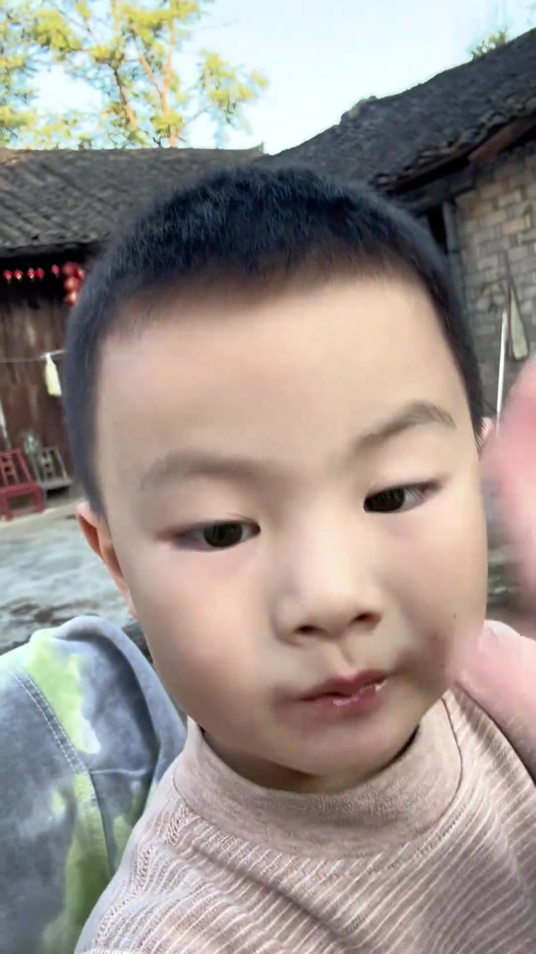 哥哥姐姐,我妈妈今天给我和我的好伙伴包饺子吃