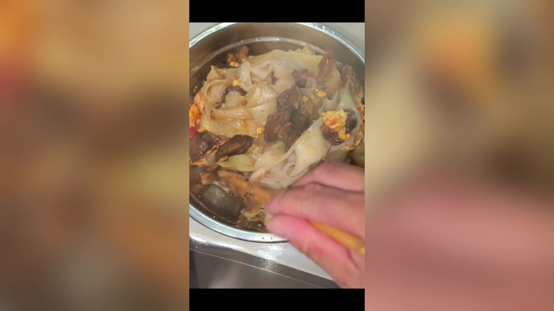 做个茄子炒肉 西红柿鸡蛋拌面吃吃吧