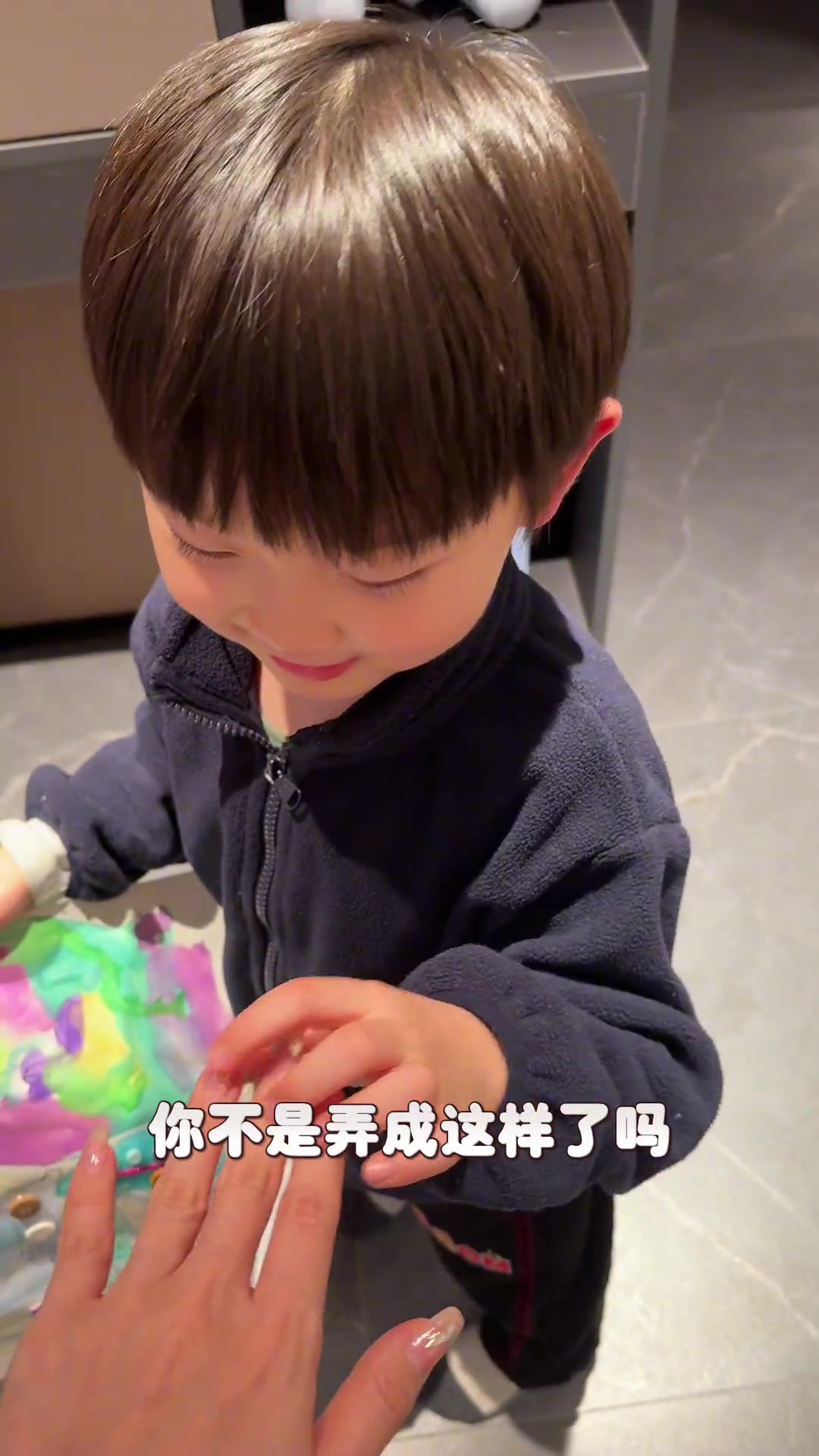幼儿园的加餐 画画班的材料都少不了一点妈妈