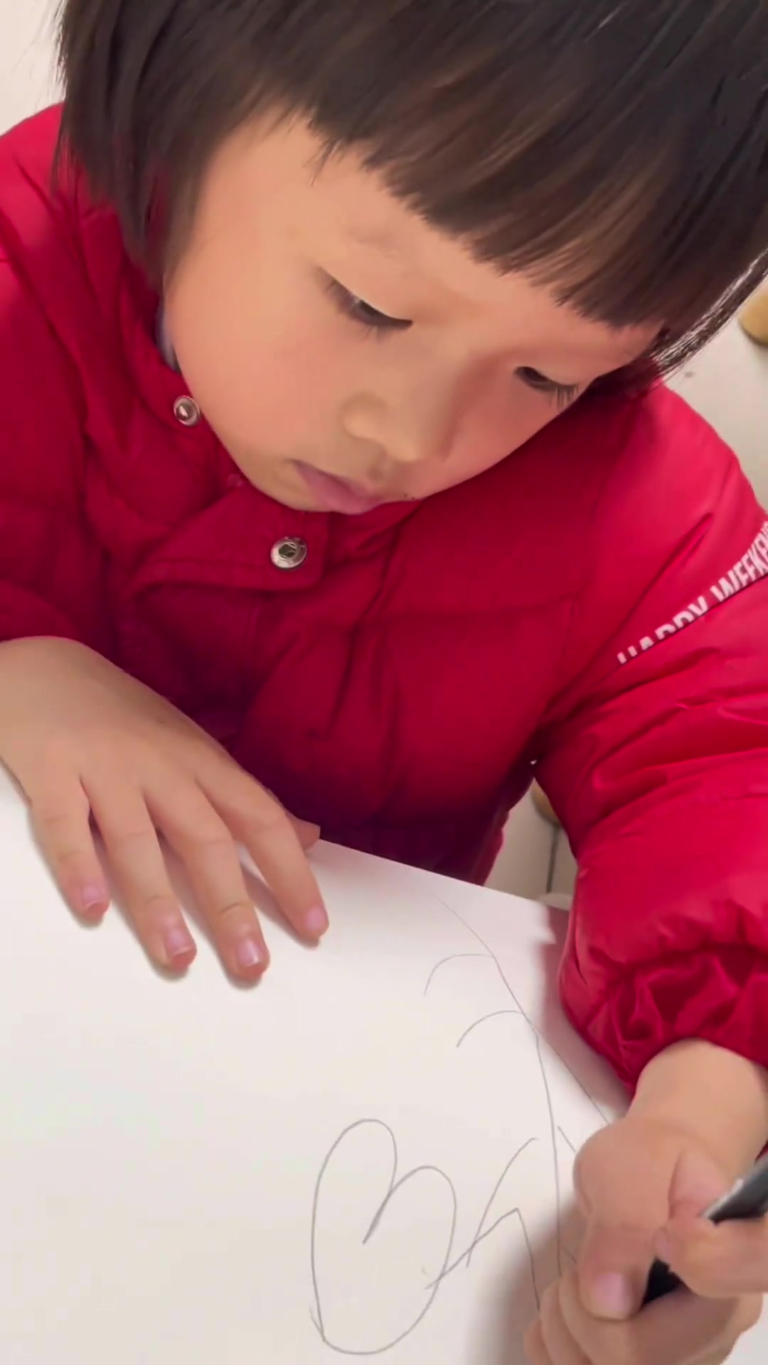 从动物园回来我睡了一觉,她画了一大本画