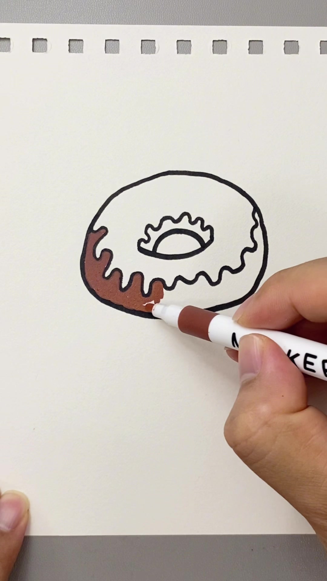 还在这样画甜甜圈吗?来看妈妈是怎么画的吧!