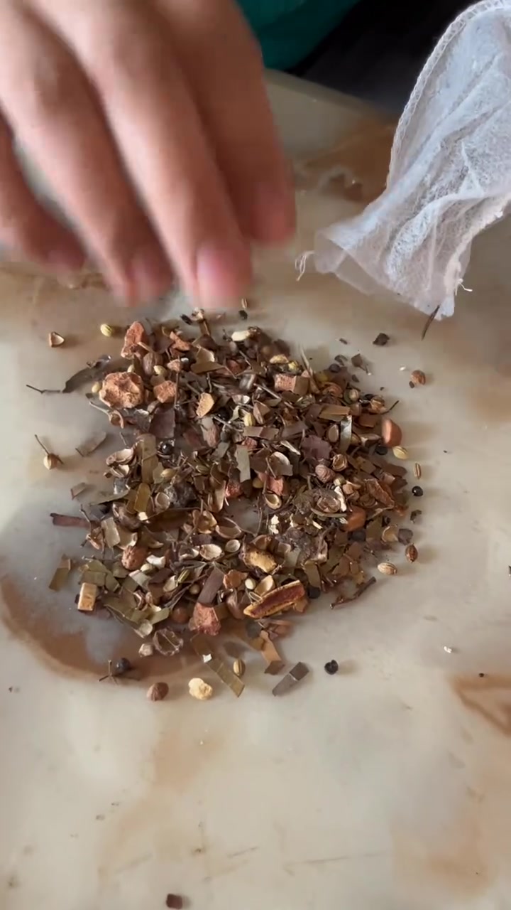 卤肉包怎么挑选?东北早市土豆哥教你怎么挑选健康味美的卤肉调料包!避免踩坑!