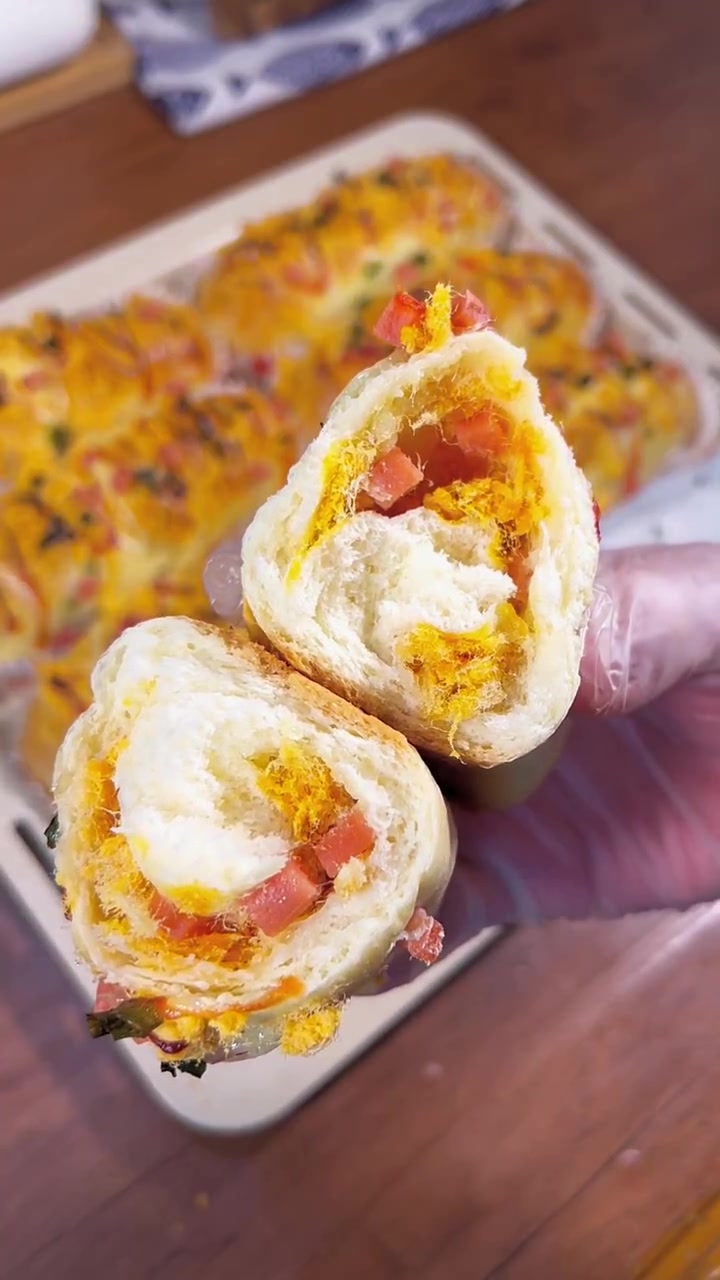 馋了好久的火腿肉松面包,自己做的可太好吃了!