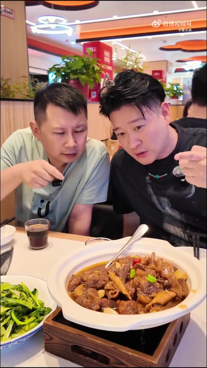 早在古代就有许多诗人都盛赞过肉质细嫩、味道鲜美的鳜鱼,而安徽除了喜食鲜鳜鱼,更爱臭鳜鱼,这