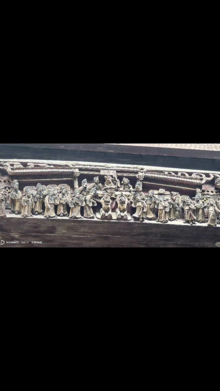 安徽黄山市黟县宏村古民居里的徽派木雕艺术品