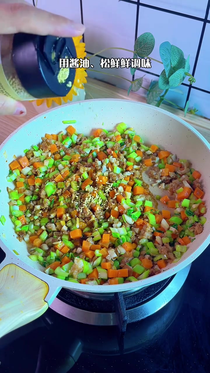 100天不重样的儿童营养餐|香菇肉沫炒饭 简单营养又好吃的香菇肉沫炒饭,有菜有肉鲜嫩好吃!