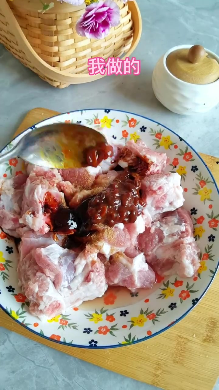 今天就想吃肉,这个粉蒸排骨,软糯入味,入口即化,真是太赞了是真后悔没早点学着做!粉蒸排骨 