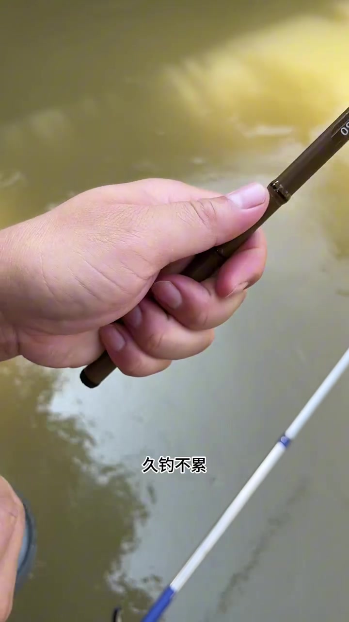 短节溪流竿,质量可靠,37调性钓白条石斑马口鲫鱼鲤鱼都很好,价格实惠带上小孩去体验钓鱼的乐