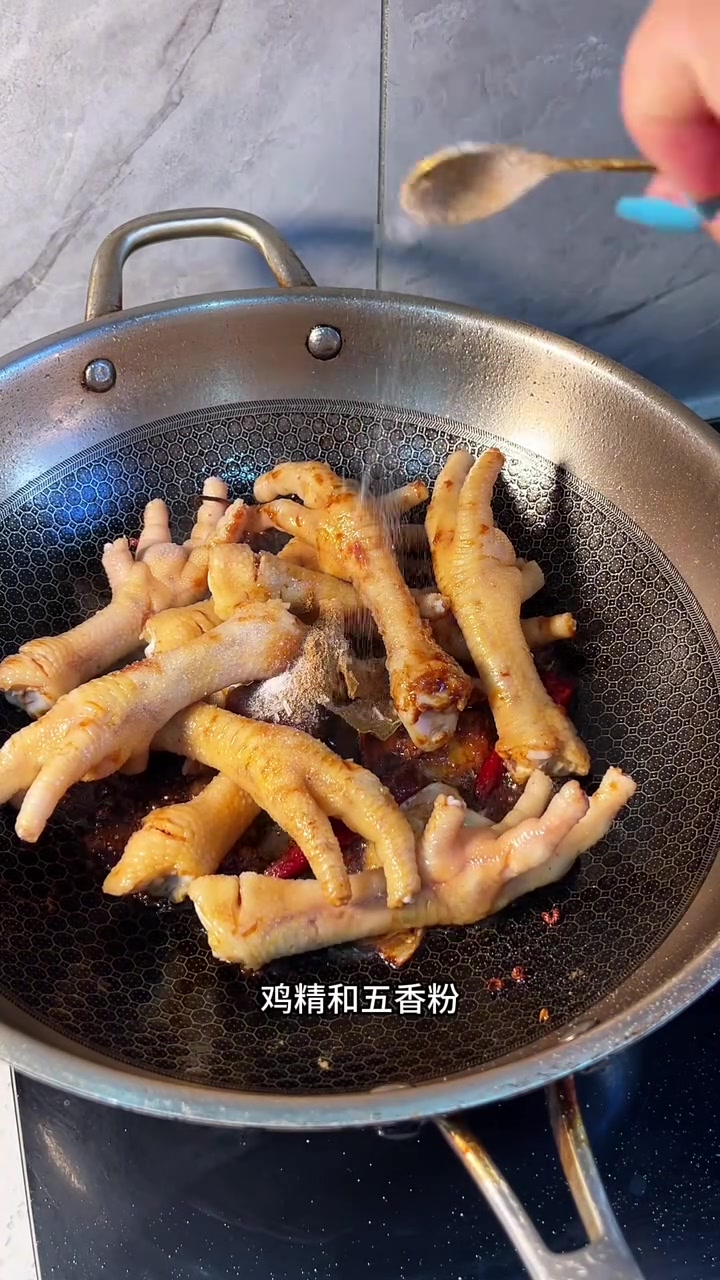 筋筋道道的酱鸡爪也太好吃了吧～