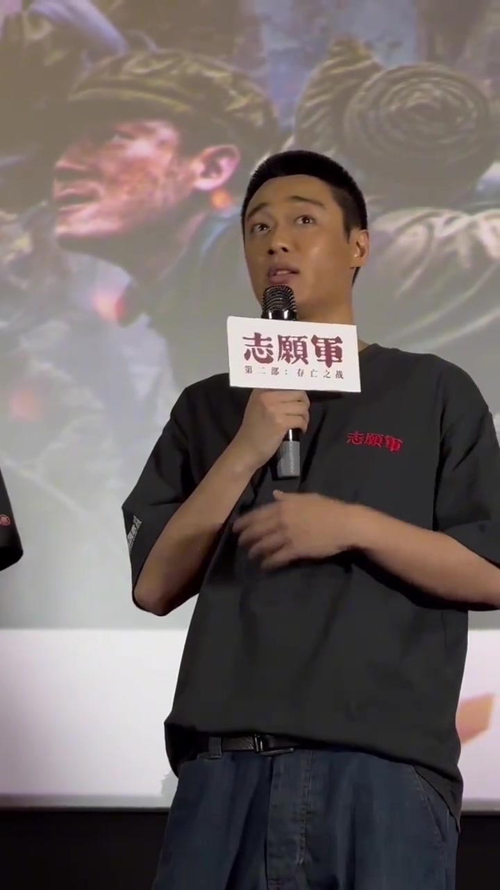 杭州站现场,李卓阳谈及水库戏份时表示,水库是搭建的真实场景,演杨传玉在扛起二十多斤重的门板