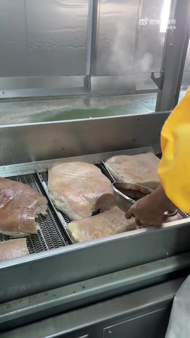 以青春之名,赴家乡之约!浏阳00后大学生家乡挑战计划② 质检员  浏阳拥有湖南首个湘菜预制