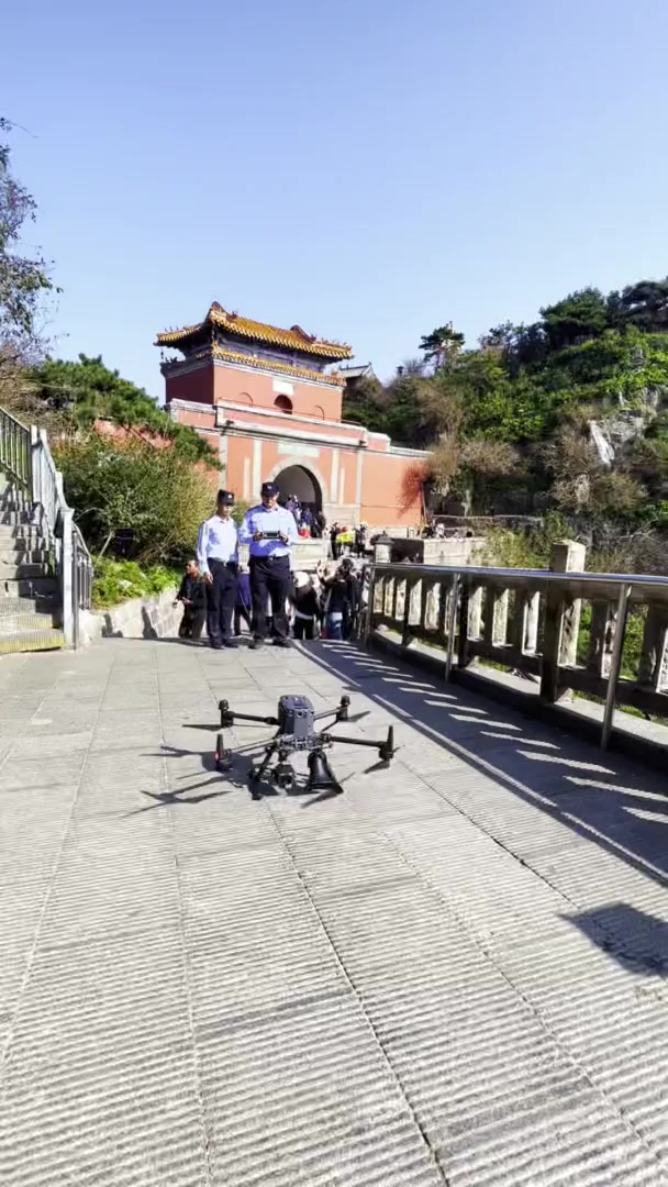 “送水”“喊话”……“空中帮手”显身手