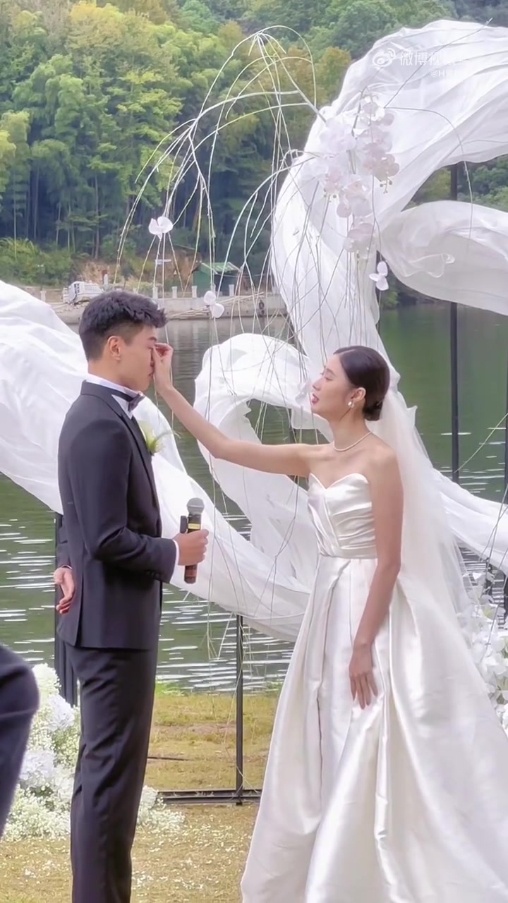 终于把我鸭哥 王懿律enzo 嫁出去了! 鸭哥和桃子姐新婚快乐!由于欧洲比赛,遗憾没有去到