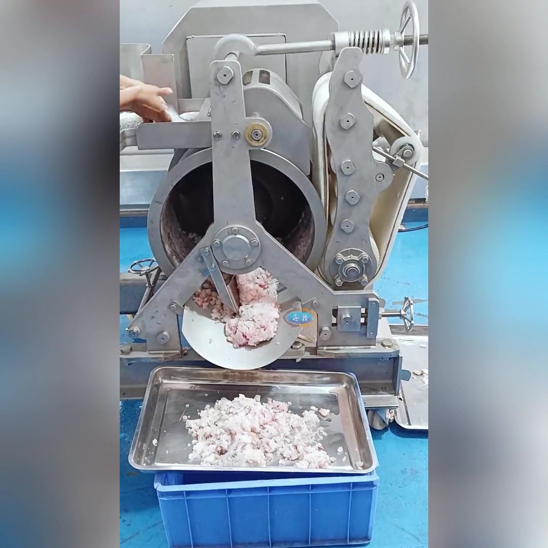 轻轻一按,鱼肉采肉机就能为您挤出最鲜美的鱼肉
