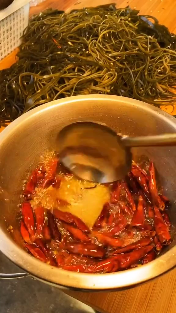 昨天我做的工地盒饭 很多人要海带丝的做法