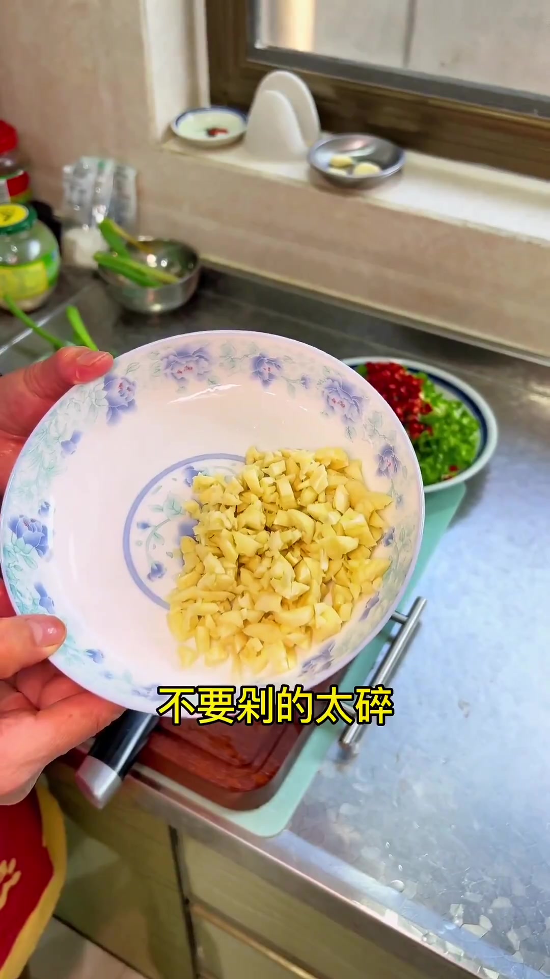 好多陕西人喜欢吃的炒绿辣子夹锅盔 做法简单 香辣过瘾