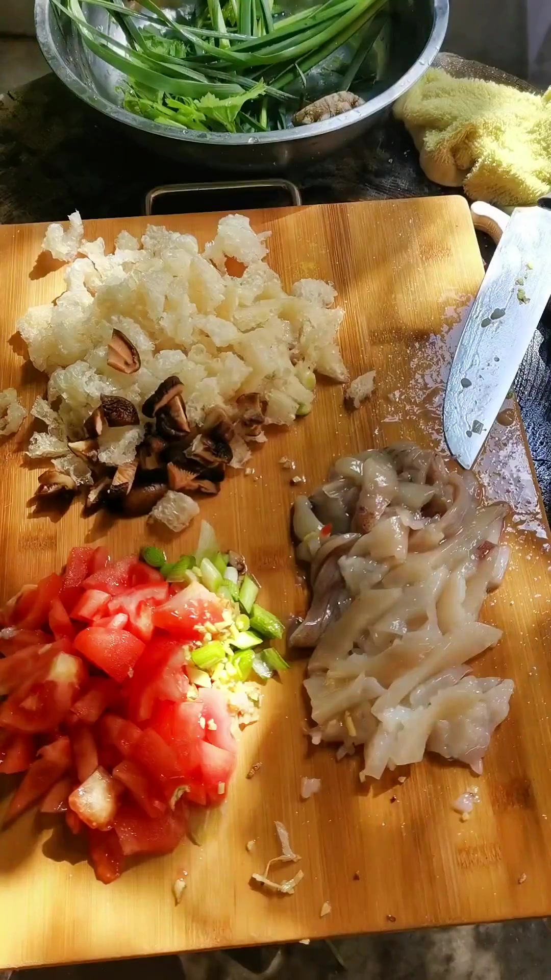 鱿鱼酸辣汤 我在家里做饭不给国家添乱