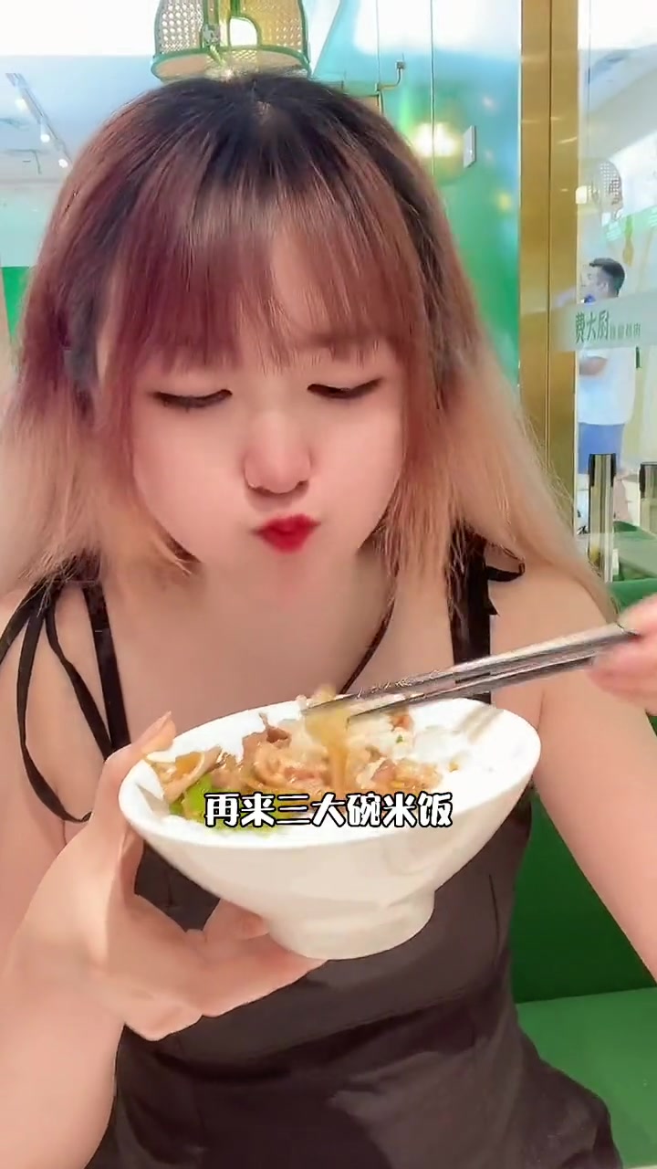 正宗湘菜来上海啦～菜品真不错!就是排队有点久～