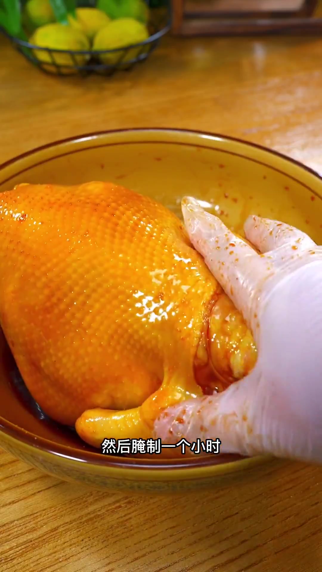在我们广东每逢过年过节都不能少的一只鸡,电饭煲窑鸡叫花鸡!