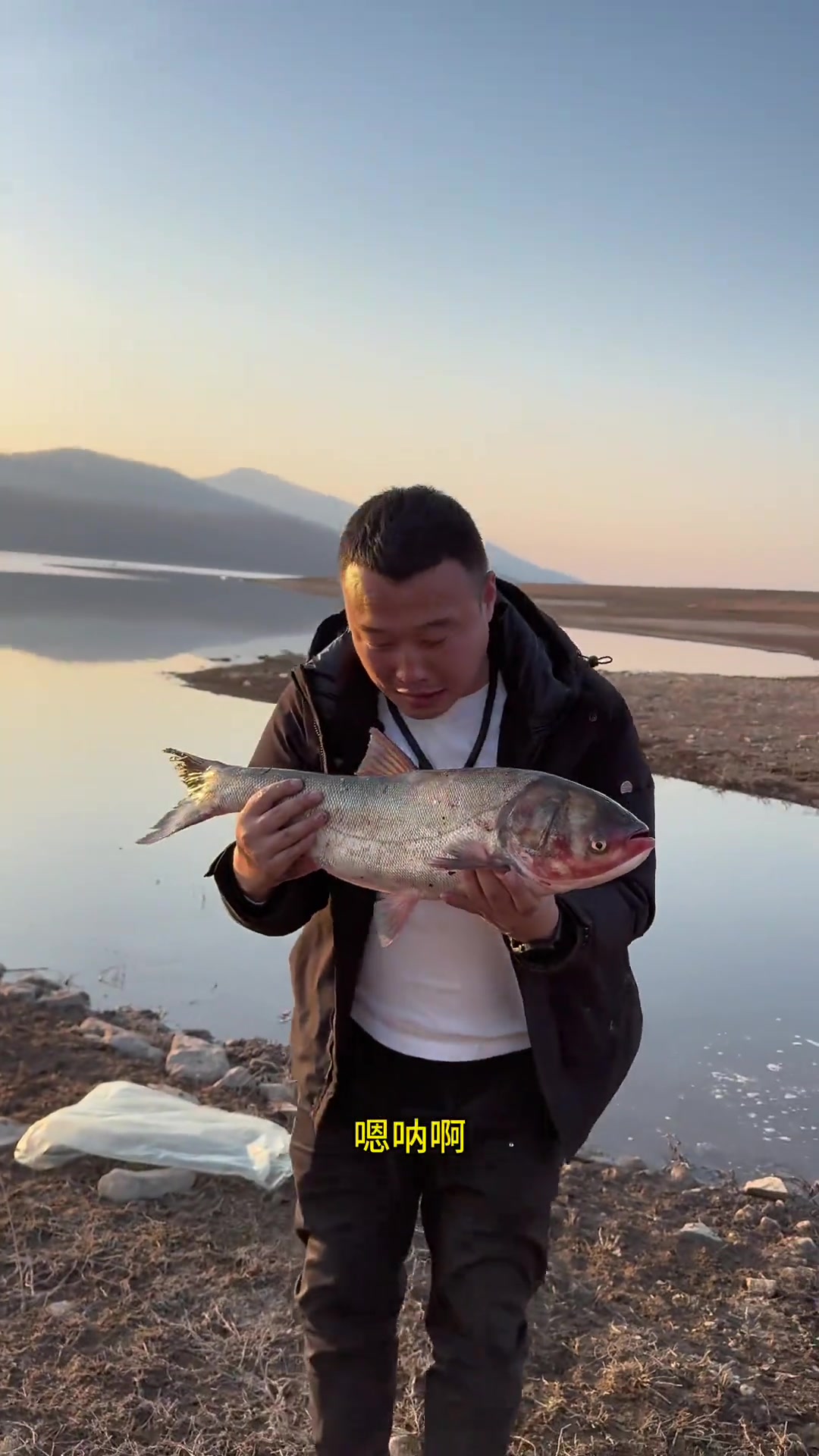 站起来了,大鲤鱼松花江碧湖村三花一岛