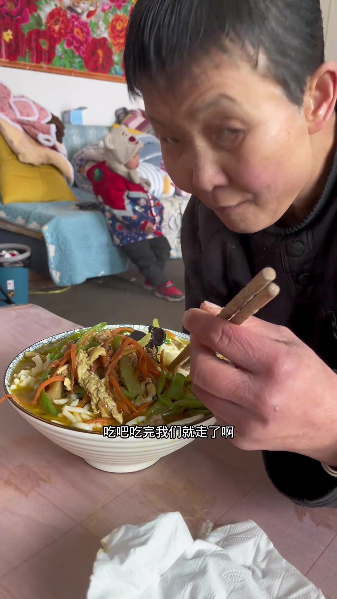 今天带大家看看河北石家庄杀年羊是啥样的,你们那也这样吗?爷爷奶奶都很能干记录真实生活 正能