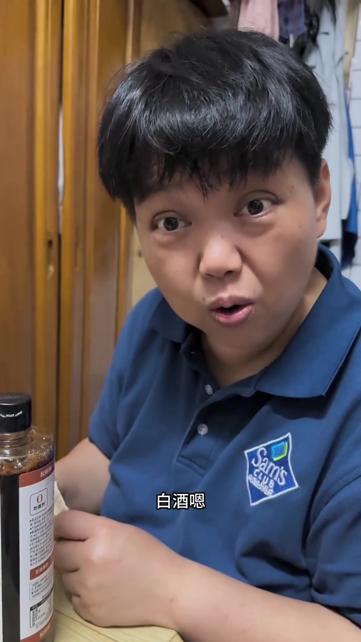 一家五口北漂,在12平宿舍的真实生活!有个不扫兴的婆婆有多幸福!我说想吃三文鱼了,婆婆半夜
