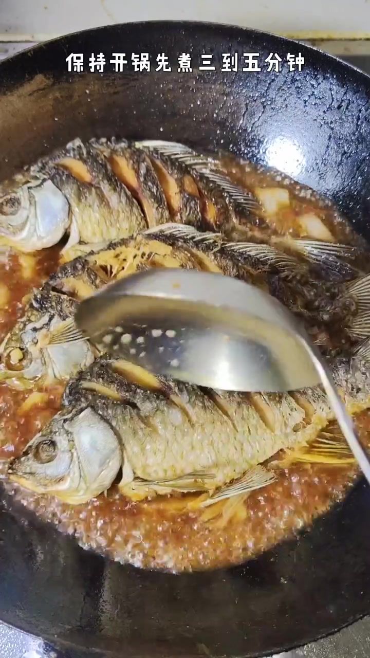 鲫鱼这么做,没有土腥味,骨头都能吃