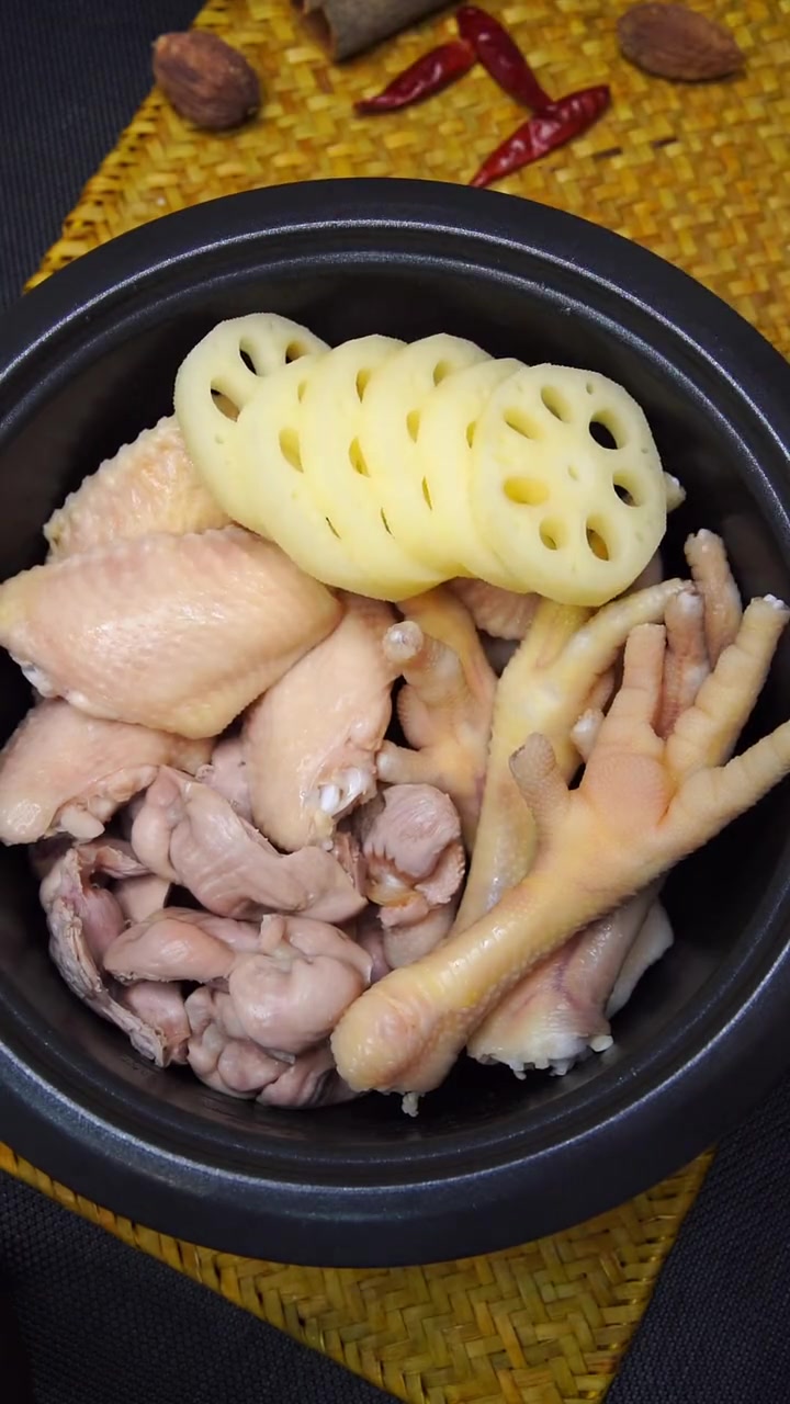 在家里卤鸡爪鸡翅简单方便,而且味道不比外面的差