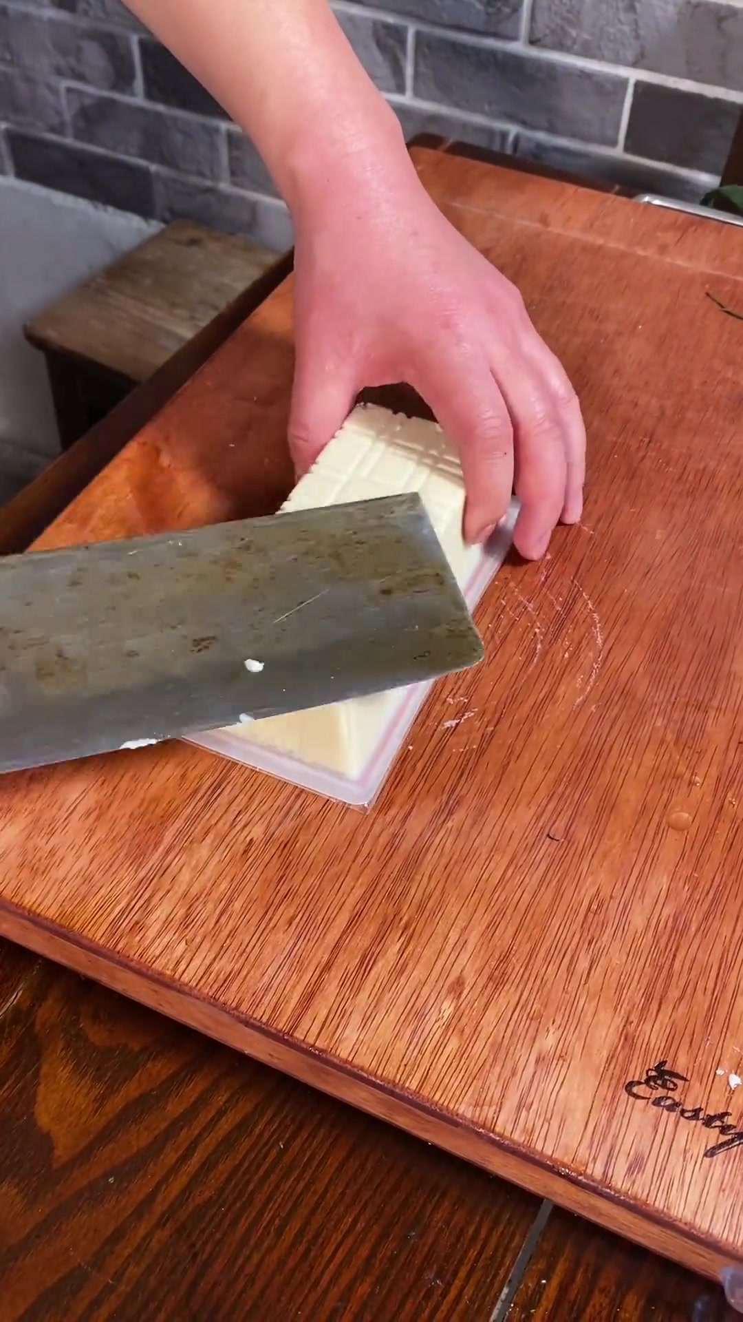 今天教大家怎么做鱼头豆腐汤