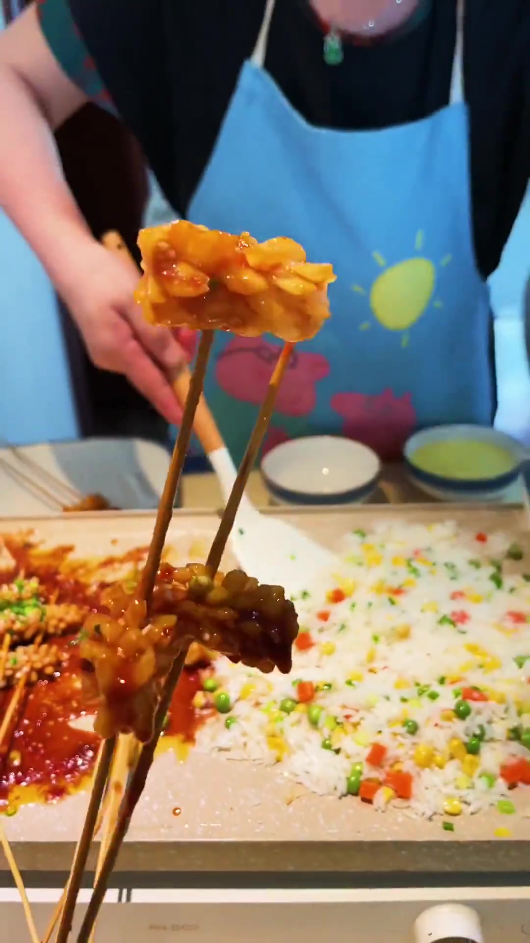 老妈今天研究的 新菜 铁板鱿鱼花