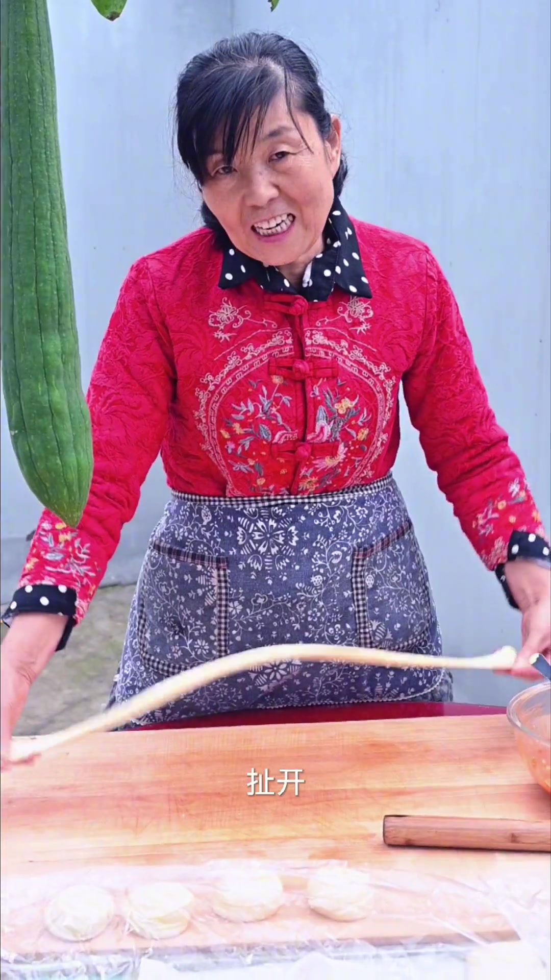奥尔良鸡肉饼大人小孩都喜欢吃。娃他哒吃的