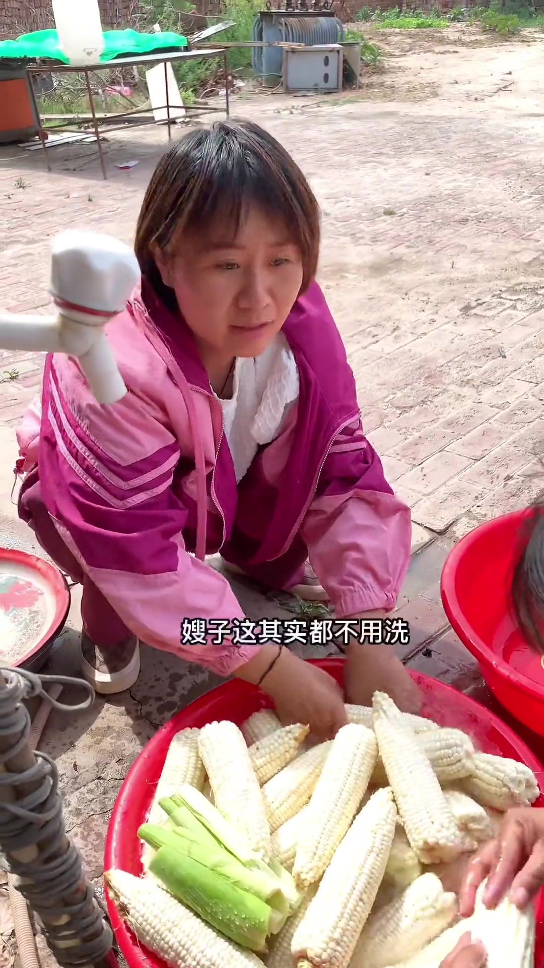 看来这玉米饼是真好吃,婆婆这吃相真实绝了农村美食