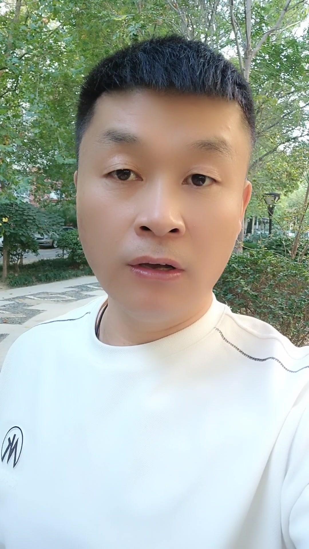 鸡走路瘸腿尾巴下垂,粪便过料有烂肉样,两个主要问题及解决方案