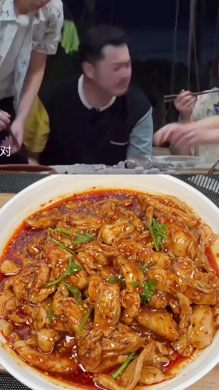 鸡胸肉不要在水煮了,做个凉拌鸡胸肉比牛肉还好吃