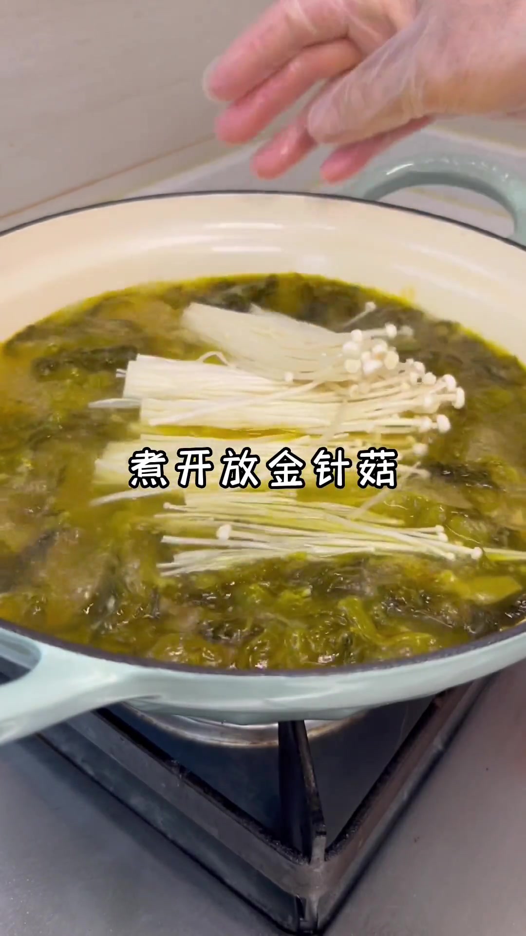 在云南吃过一次酸菜鱼米线,今天尝试着自己做一次