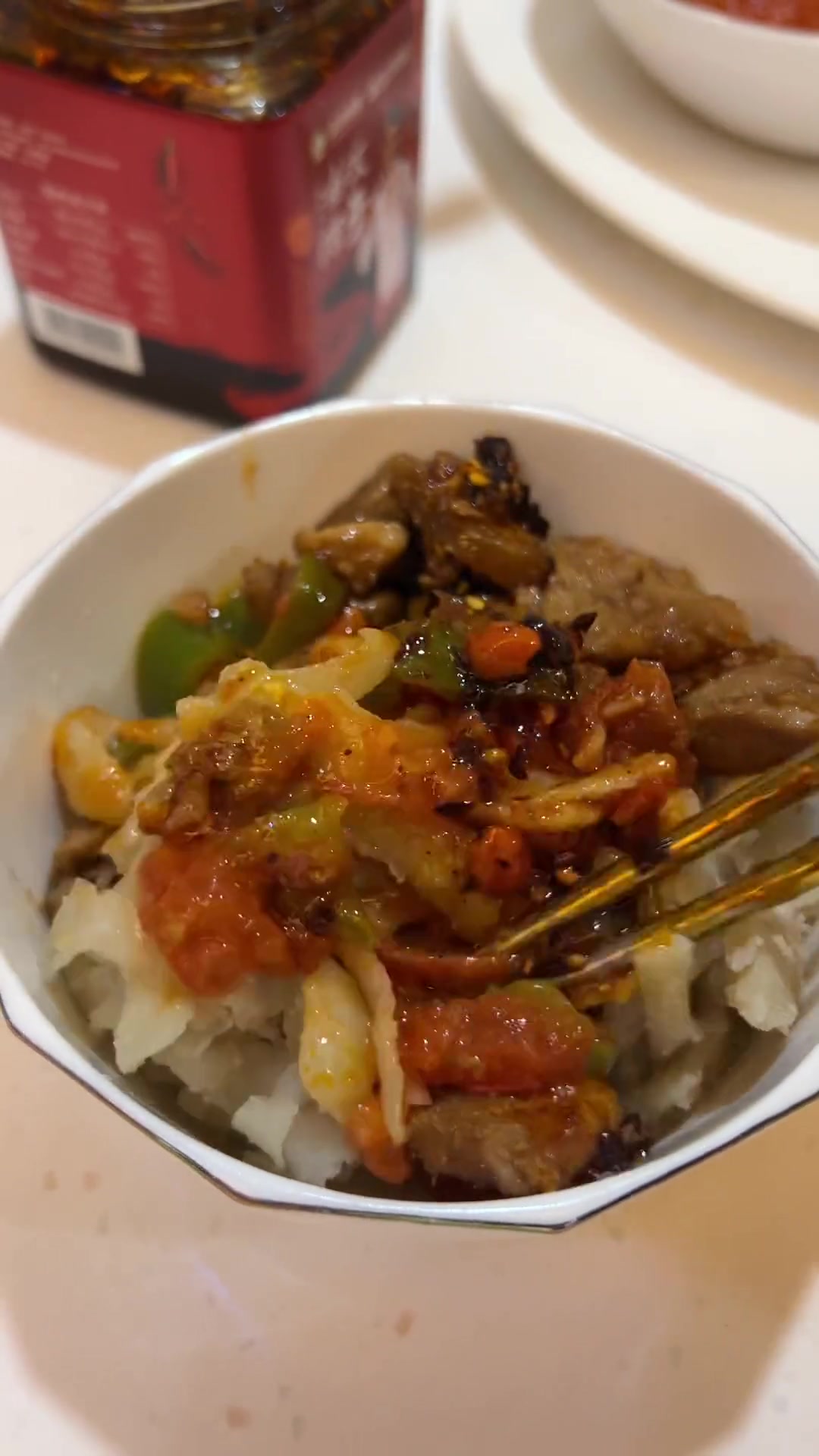 不能出去的日子蒸一锅洋芋擦擦,配上小炒肉黄米糕