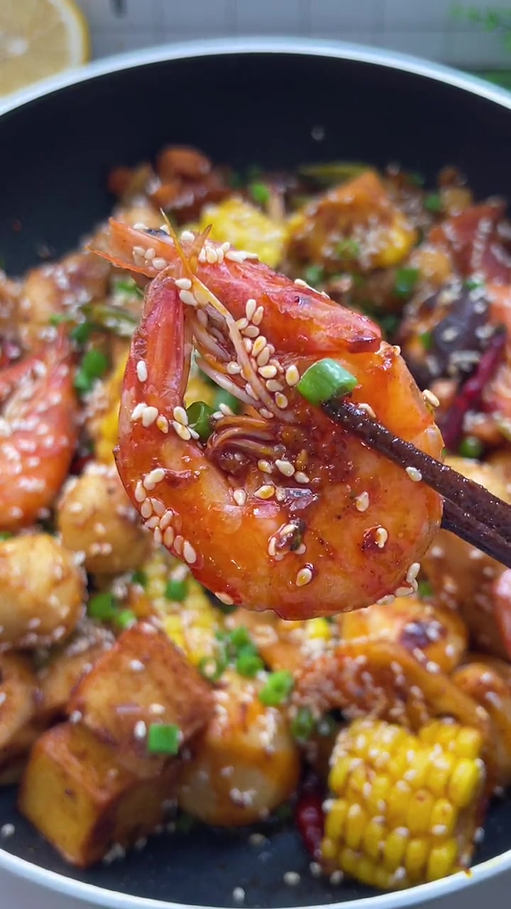 在家做麻辣香锅实在太简单了,一包底料就能