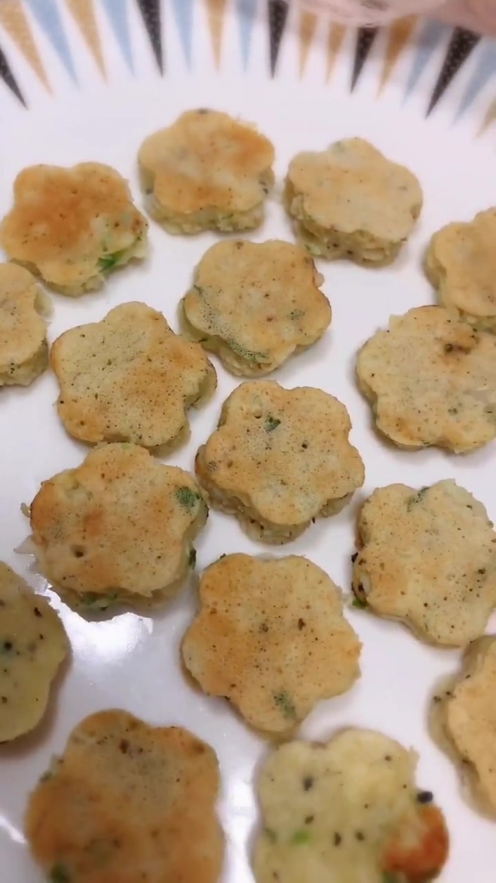 鲜菇鸡肉小饼,补锌 提高抵抗力 适合10月+