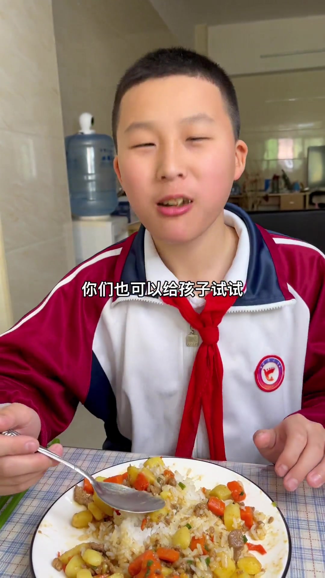 今天给儿子做了简单又好吃的牛肉土豆盖浇饭 汤汁鲜美味道好