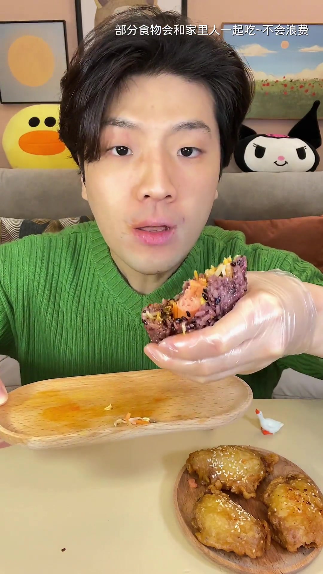 哇火鸡面配变态辣鸡翅~今天是无辣不欢啊!脆皮玉米口感一绝