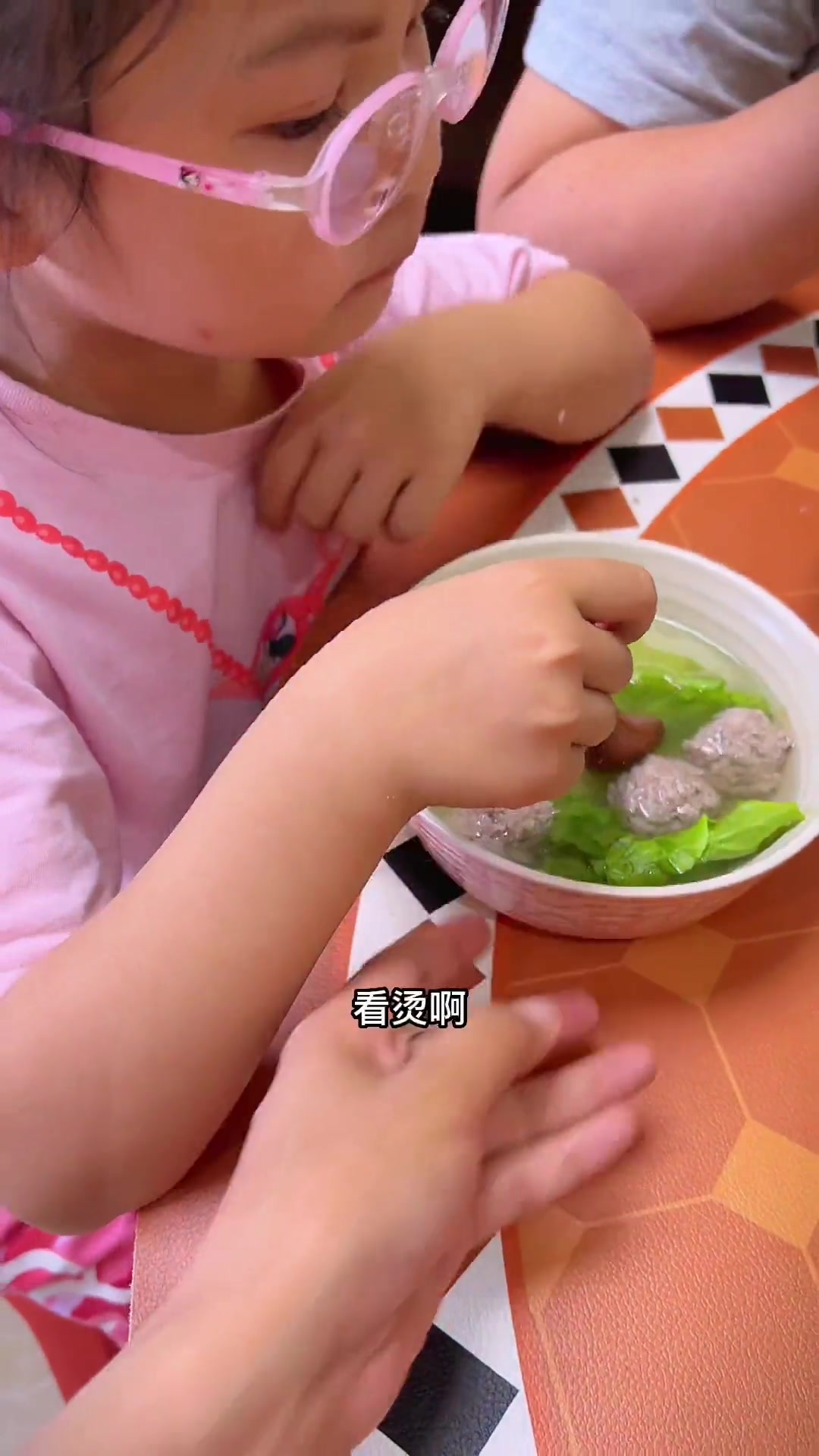 生汆丸子汤,韩式拌豆芽,泡着米饭太好吃了