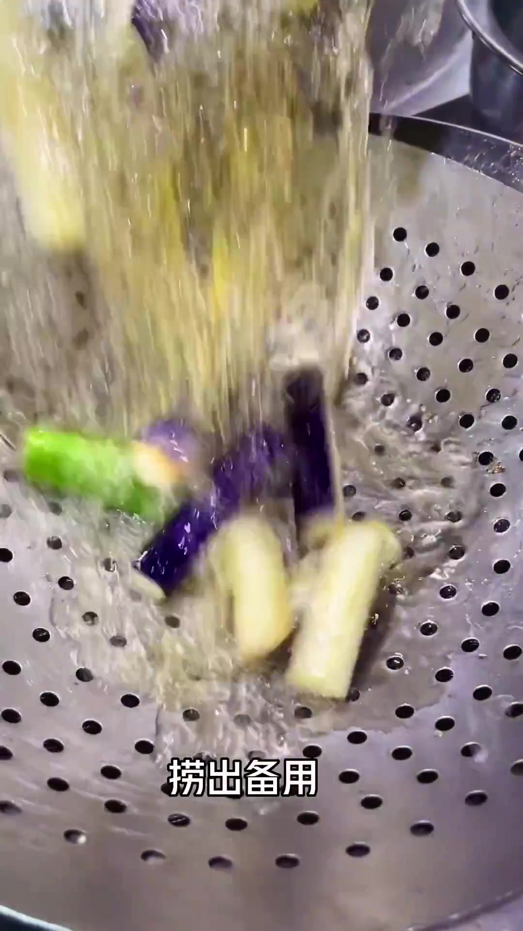 今天给大家分享虎皮辣子烧茄子做法