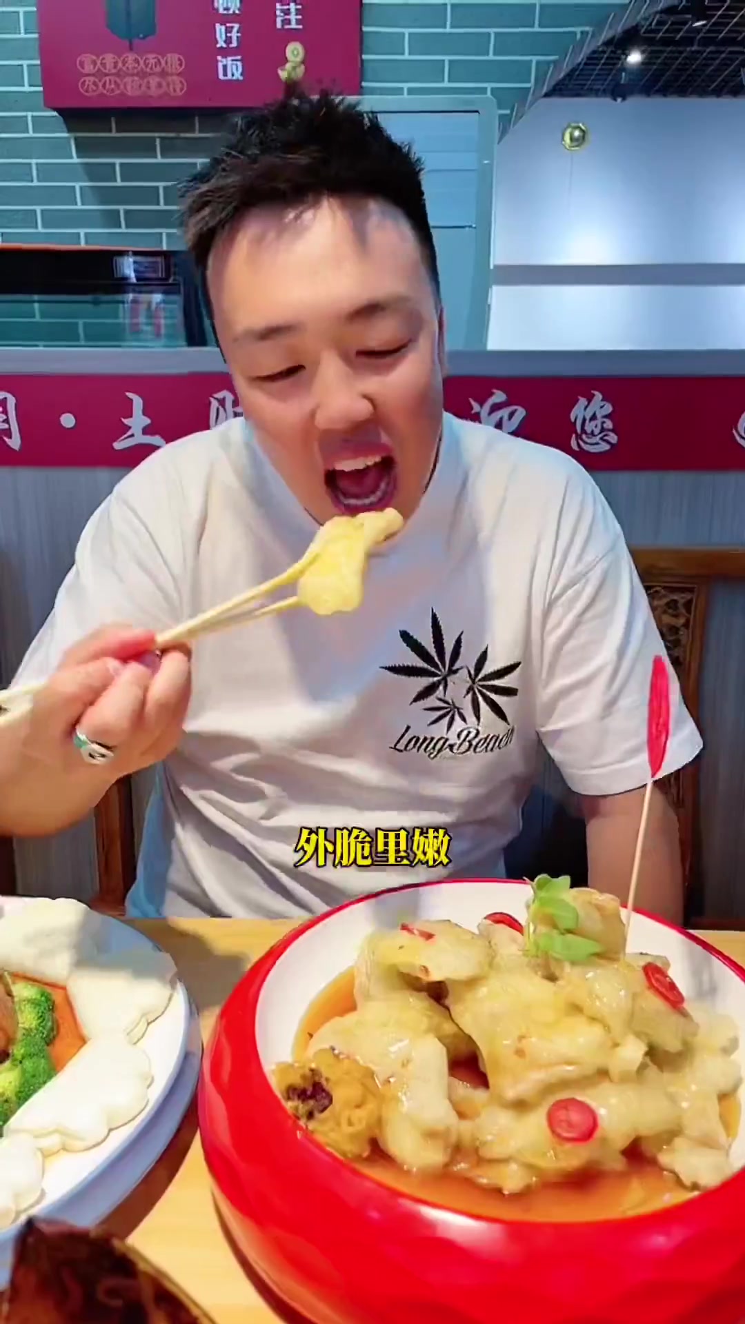 开车几十公里来大港,来尝尝他家炒菜,石锅鲽鱼尾真香