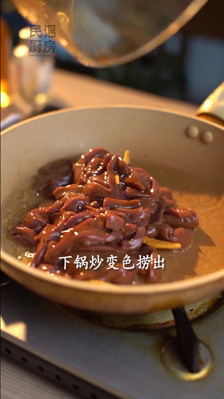 超级好吃的,蒜苔炒猪肝,一定要试一下