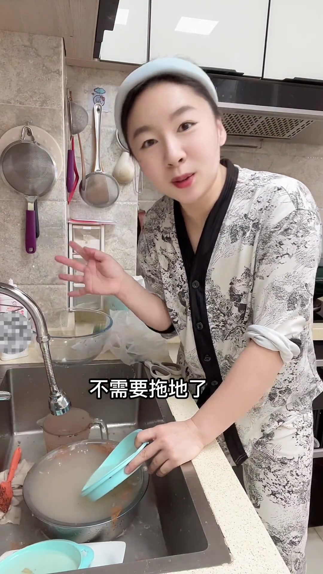 今天做了香蕉巧克力脆脆夹心的巧克力蛋糕,肯定贼好吃